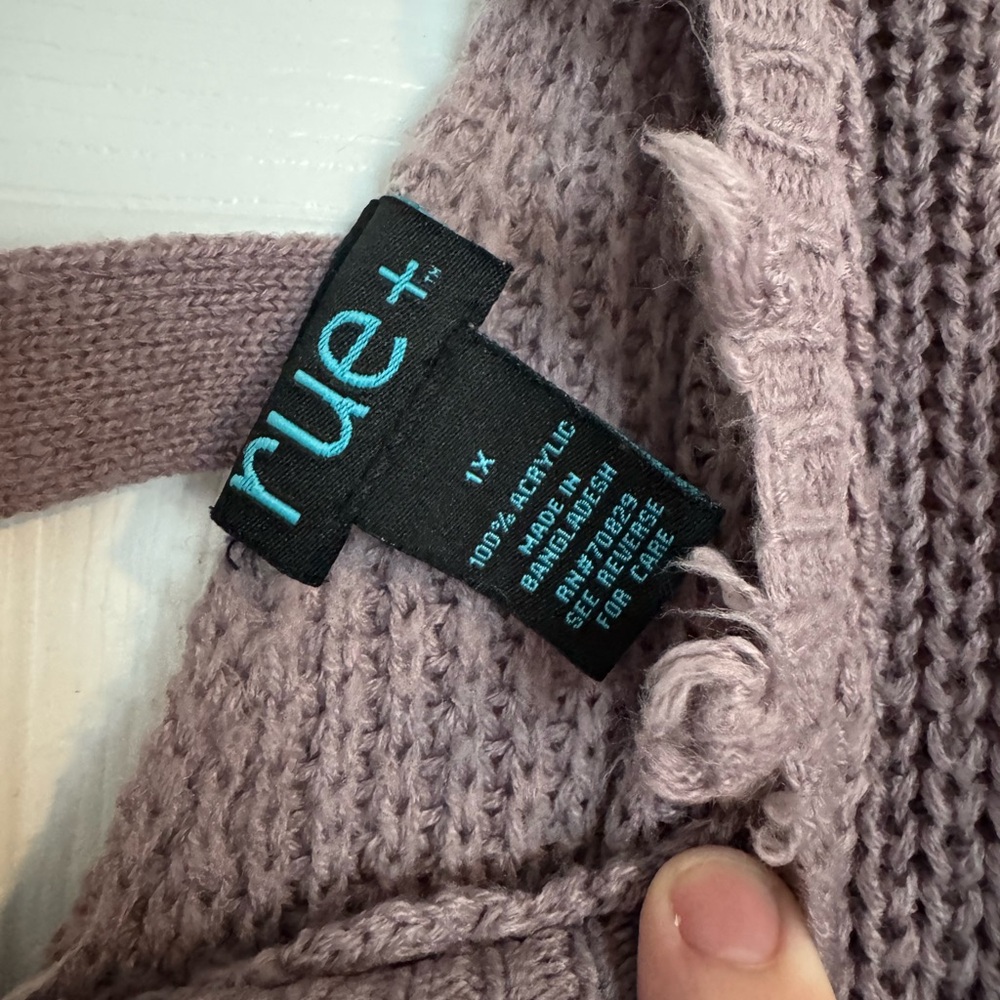 Colorblock Frayed  Sweater - Picture 3 of 4